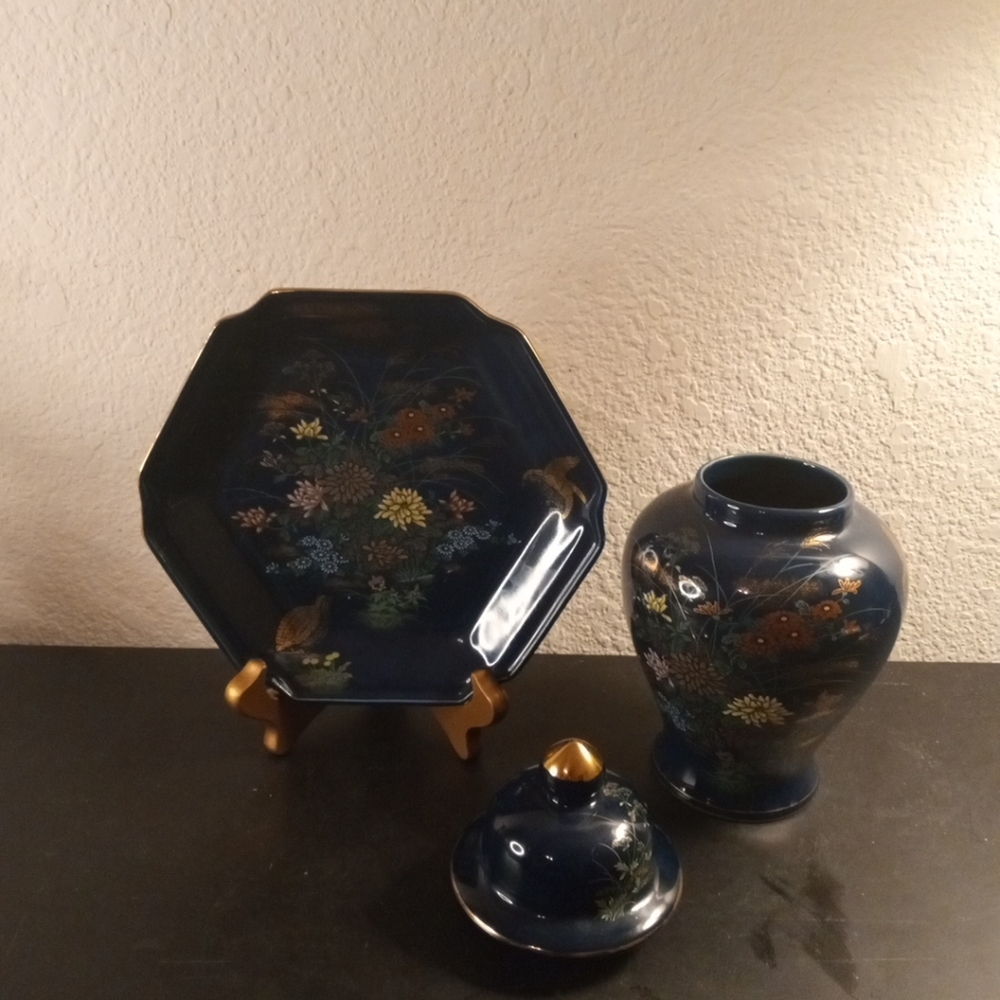 GORGEOUS Pair of Toyo Japan Hand painted Ceramic 8" Lidded Urn & Hexagonal Plate